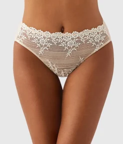 Wacoal Panties|Hi-Cut * Ebrace ace® Hi-Cut Sand/Ivory